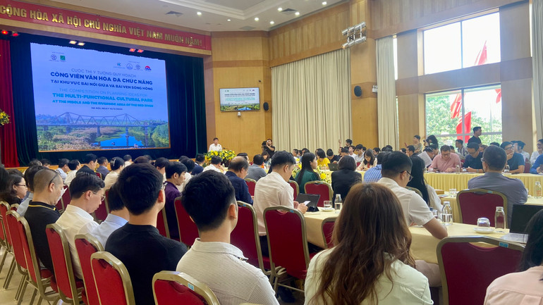 Lễ phát động Cuộc thi tuyển ý tưởng quy hoạch công viên văn hóa đa chức năng tại khu vực bãi nổi giữa và bãi ven sông Hồng thu hút đông đảo nhà quản lý, giới nghiên cứu và sinh viên trong lĩnh vực quy hoạch đô thị tham dự.