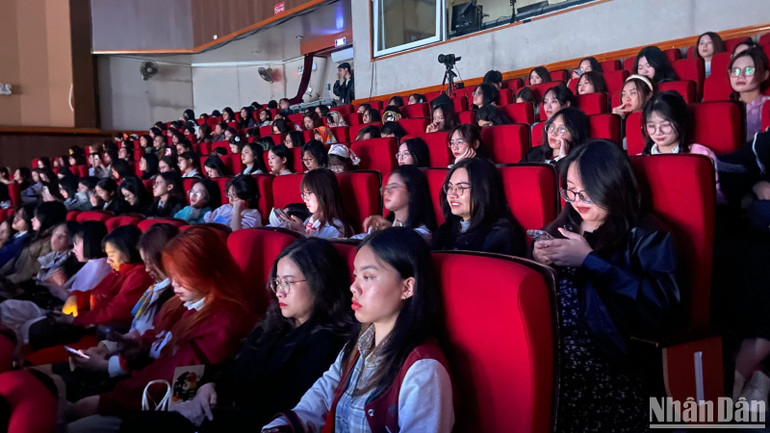 Sự kiện thu hút đông đảo học sinh, sinh viên đang học tập trên địa bàn Thủ đô Hà Nội và các tỉnh, thành phố lân cận tham dự. Sự kiện thu hút đông đảo học sinh, sinh viên đang học tập trên địa bàn Thủ đô Hà Nội và các tỉnh, thành phố lân cận tham dự.