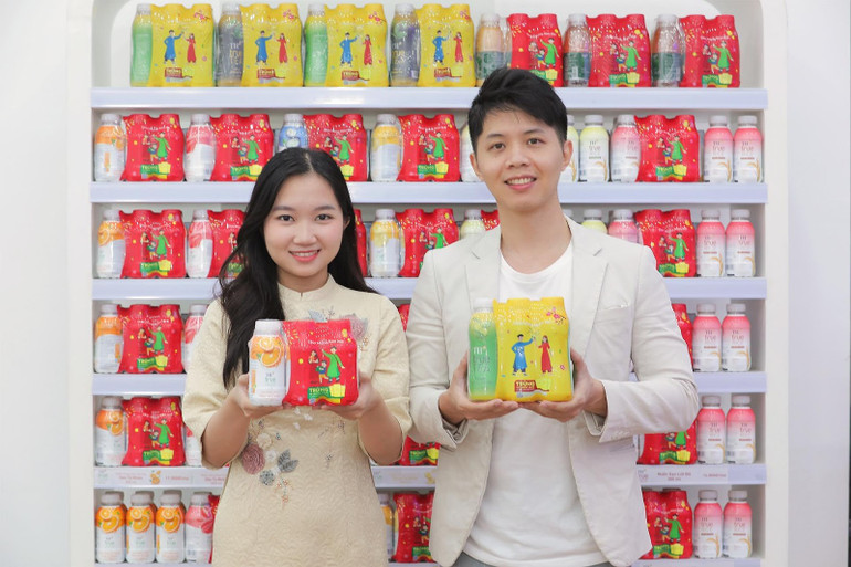 Hương vị thanh mát, đã khát của bộ đôi TH true TEA từ lâu đã được nhiều bạn trẻ ưa chuộng.