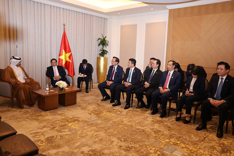 Quang cảnh buổi làm việc của Thủ tướng Phạm Minh Chính và Quốc vụ khanh phụ trách về năng lượng Qatar Saad bin Sherida Al Kaabi. Quang cảnh buổi làm việc của Thủ tướng Phạm Minh Chính và Quốc vụ khanh phụ trách về năng lượng Qatar Saad bin Sherida Al Kaabi.