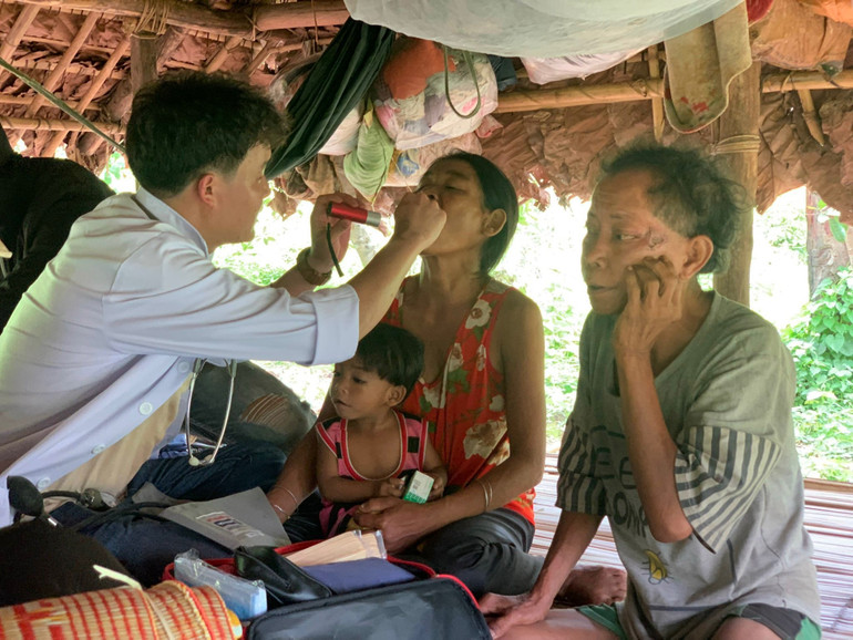 Ngoài việc tạo cơ hội nghề nghiệp, Câu lạc bộ thiện nguyện Lâm Hà còn tổ chức khám sức khỏe cho người dân có hoàn cảnh khó khăn.