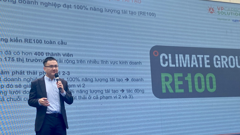 Đại diện các tổ chức, doanh nghiệp chia sẻ thông tin chi tiết về ngành năng lượng, cung cấp các cách sử dụng năng lượng tái tạo và tiết kiệm trong cuộc sống hằng ngày.