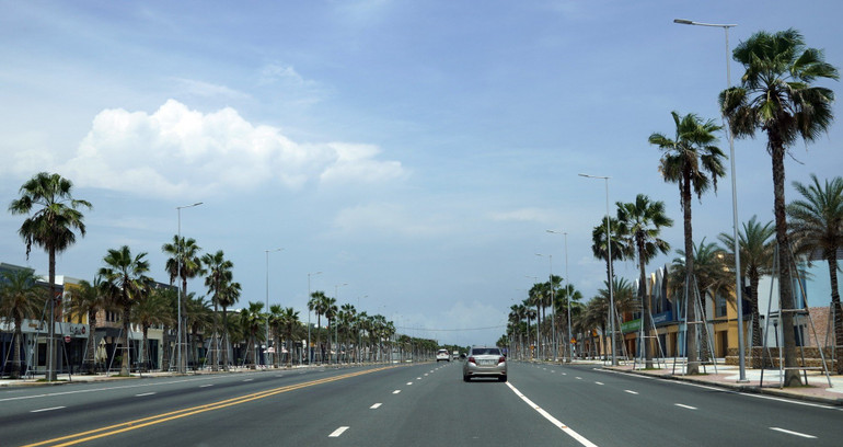 Đường phố ở thị trấn Phước Bửu rộng mở, sạch đẹp.