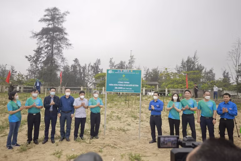 BIDV trồng cây xanh tại Nghệ An từ kết quả giải chạy bộ trực tuyến “BIDV Run - Cho cuộc sống xanh”. BIDV trồng cây xanh tại Nghệ An từ kết quả giải chạy bộ trực tuyến “BIDV Run - Cho cuộc sống xanh”.