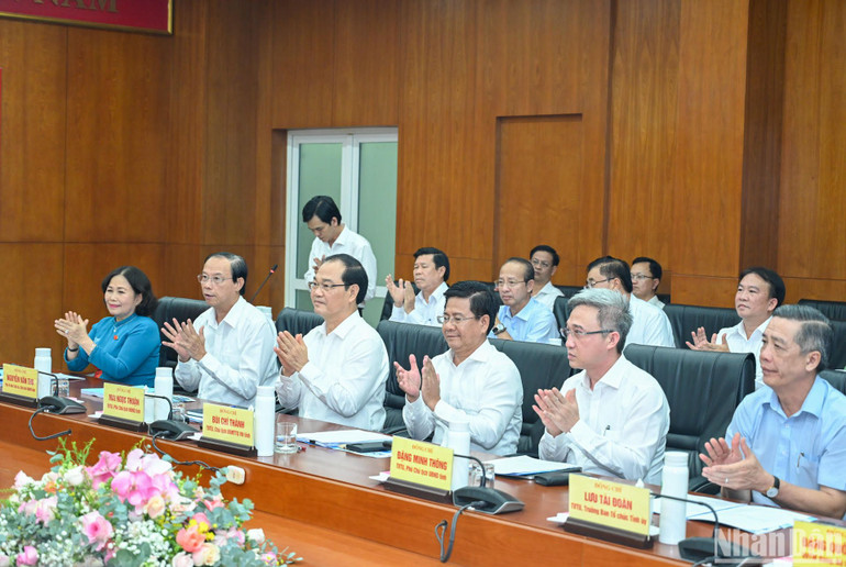 Các đồng chí Ủy viên Thường vụ Tỉnh ủy Bà Rịa-Vũng Tàu dự buổi làm việc.