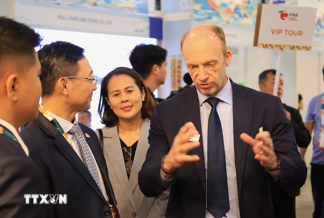 Ông Ian Roberts, Phó Chủ tịch phụ trách khu vực châu Á Tập đoàn Informa Markets, đánh giá cao đoàn Việt Nam tham dự sự kiện. (Ảnh: TTXVN) Ông Ian Roberts, Phó Chủ tịch phụ trách khu vực châu Á Tập đoàn Informa Markets, đánh giá cao đoàn Việt Nam tham dự sự kiện. (Ảnh: TTXVN)