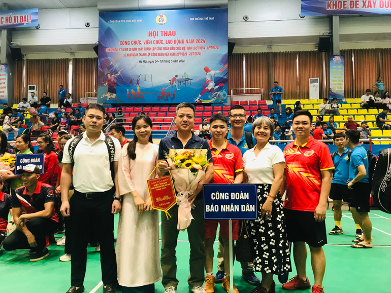 Các vận động viên đội Công đoàn Báo Nhân Dân.