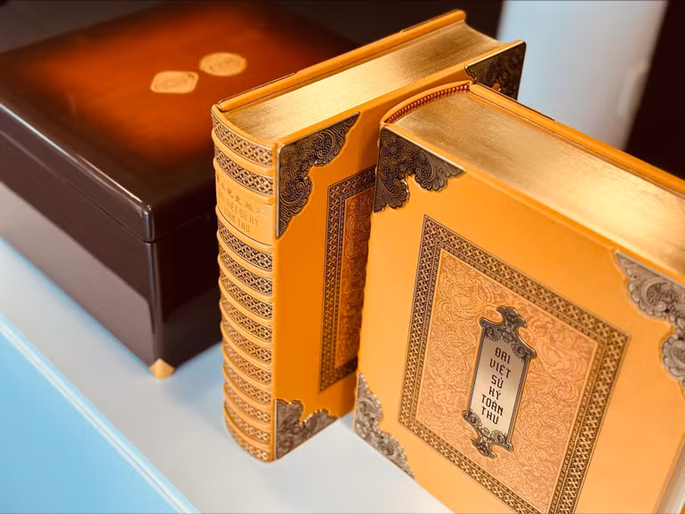 Ấn bản đặc biệt Đại Việt sử ký toàn thư. Ấn bản đặc biệt Đại Việt sử ký toàn thư.