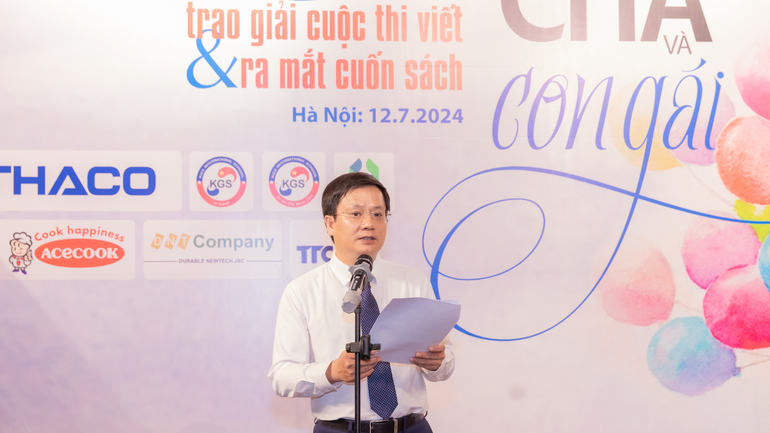 Tổng Biên tập Tạp chí Gia đình Việt Nam Hồ Minh Chiến chia sẻ về ý tưởng ra mắt cuốn sách "Cha và con gái".