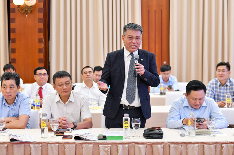 Tiến sĩ Lương Hoài Nam, Tổng Giám đốc Bamboo Airways chia sẻ tại hội thảo.