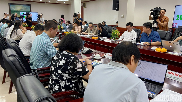 Diễn đàn Môi trường năm 2024 thu hút sự tham gia của nhiều chuyên gia, nhà quản lý về môi trường.