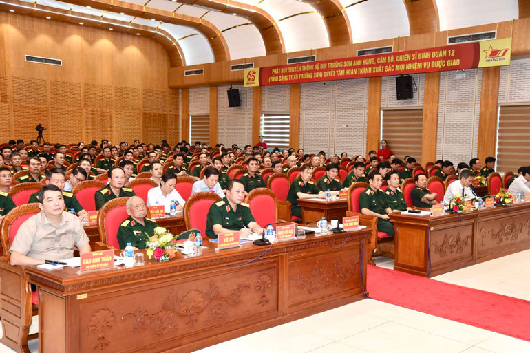 Các đại biểu tham dự sự kiện.