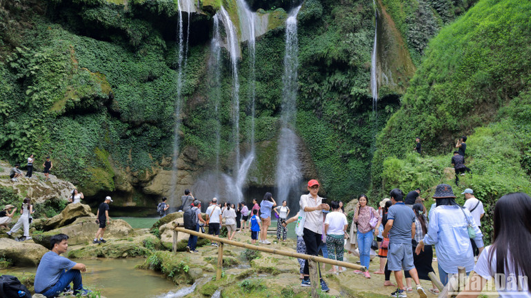 Khách du lịch có xu hướng chọn đến những nơi sở hữu khí hậu mát mẻ vào mùa hè.