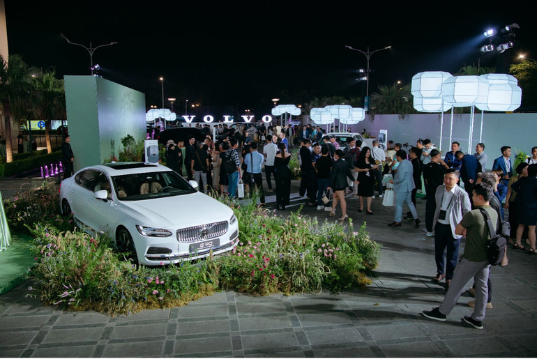 Không gian sự kiện lên đến 1.000m2 thu hút sự quan tâm của đông đảo công chúng. Không gian sự kiện lên đến 1.000m2 thu hút sự quan tâm của đông đảo công chúng.