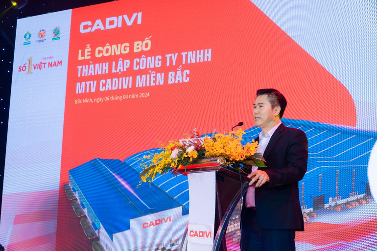 Ông Lê Trần Vĩnh,Phó Tổng Giám đốc kinh doanh Công ty CADIVI, Tổng Giám đốc CADIVI miền Bắc phát biểu tại sự kiện.