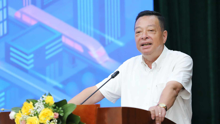 Tiến sĩ Vũ Hồng Trường chia sẻ tại buổi hội thảo. (Ảnh: TÔ THẾ) Tiến sĩ Vũ Hồng Trường chia sẻ tại buổi hội thảo. (Ảnh: TÔ THẾ)