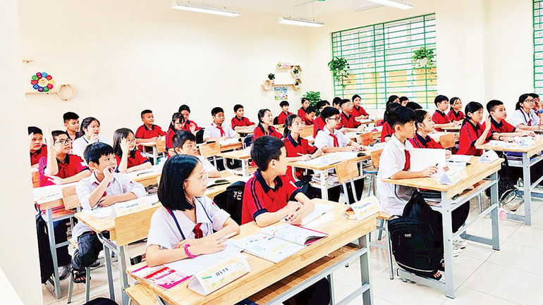 Học sinh toàn tỉnh Quảng Ninh trở lại trường sau bão số 3.