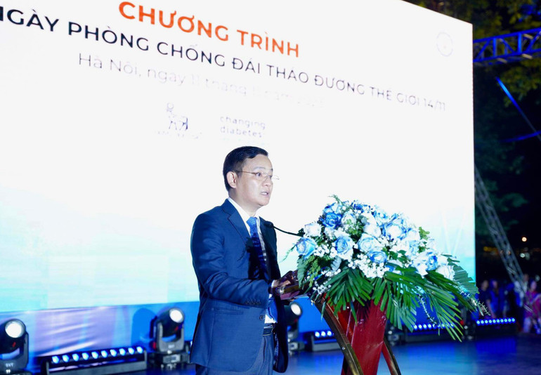 TS Vương Ánh Dương phát biểu tại chương trình kêu gọi mọi người có trách nhiệm với sức khỏe của mình.