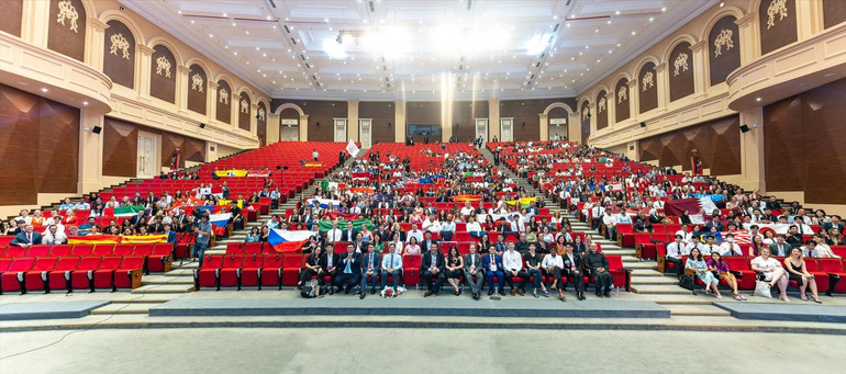 Đông đảo các thí sinh đến từ nhiều quốc gia tham dự Lễ khai mạc WSDC 2023.