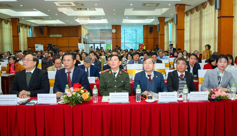 Các đại biểu tham dự hội nghị.