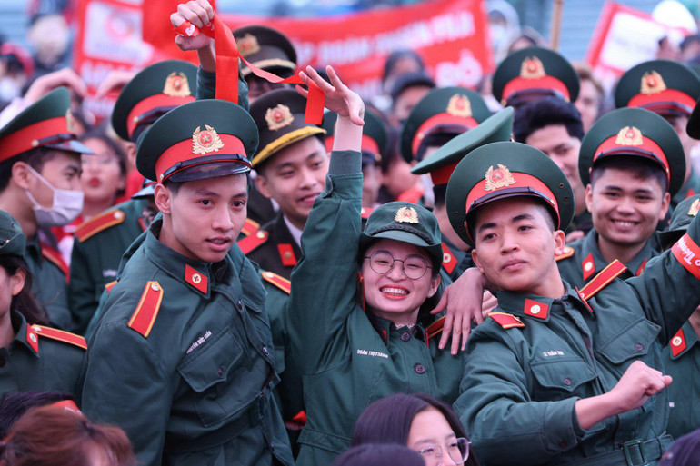 Sinh viên khối trường lực lượng vũ trang cũng tích cực tham gia Chủ nhật Đỏ.