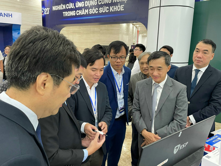 Giới thiệu các công nghệ mới tại triển lãm quốc tế Đổi mới sáng tạo Việt Nam 2023. Giới thiệu các công nghệ mới tại triển lãm quốc tế Đổi mới sáng tạo Việt Nam 2023.