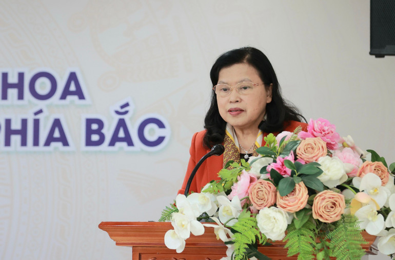 GS,TS Nguyễn Thị Xuyên, Chủ tịch Tổng hội Y học Việt Nam phát biểu tại buổi gặp mặt.