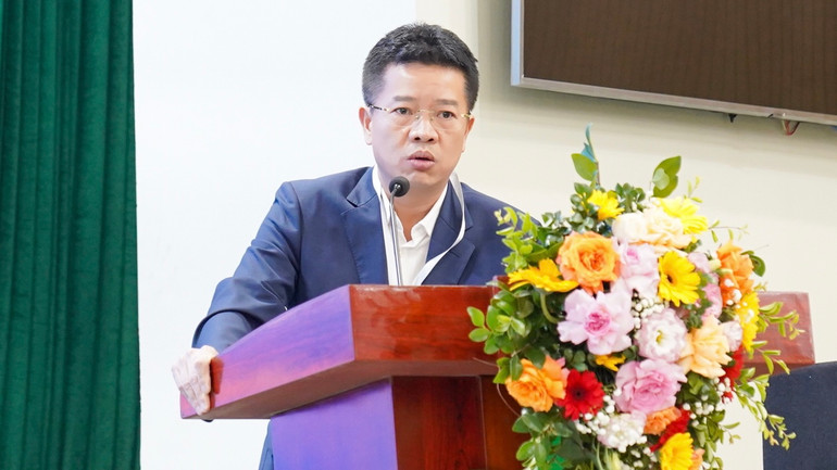 PGS, TS Phạm Duy Hiền, Phó Giám đốc Bệnh viện Nhi Trung ương chia sẻ tại hội nghị.