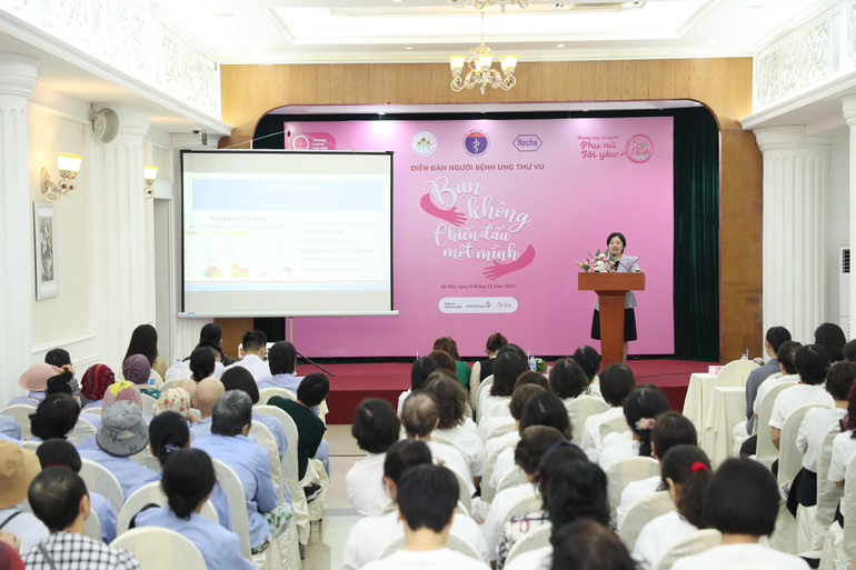 Bác sĩ Bệnh viện K chia sẻ thông tin về ung thư vú tại diễn đàn