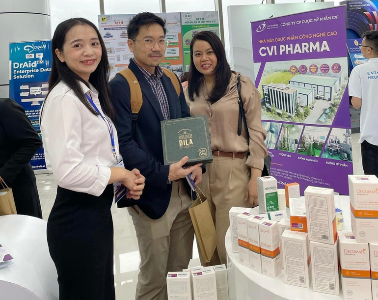 Tham quan khu giới thiệu các sản phẩm chăm sóc sức khỏe Tham quan khu giới thiệu các sản phẩm chăm sóc sức khỏe