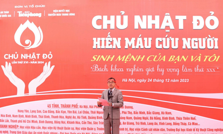 GS, TS Trần Văn Thuấn, Thứ trưởng Y tế kêu gọi những người khỏe mạnh tham gia hiến máu cứu người.