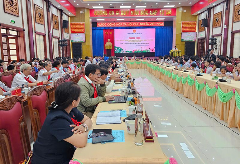 Quang cảnh buổi đối thoại. Quang cảnh buổi đối thoại.