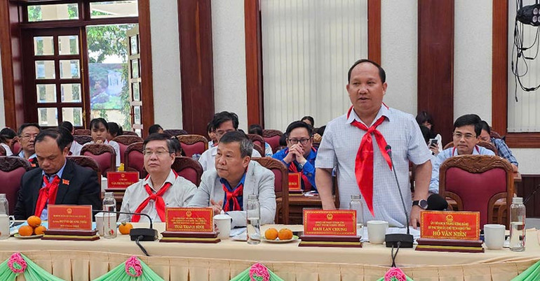 Chủ tịch Ủy ban nhân dân tỉnh Rah Lan Chung phát biểu tại cuộc đối thoại. Chủ tịch Ủy ban nhân dân tỉnh Rah Lan Chung phát biểu tại cuộc đối thoại.