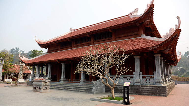 Bảng gắn chip tương tác được lắp đặt tại khu tưởng niệm các vị tiền bối cách mạng nằm trong Khu di tích lịch sử quốc gia đặc biệt Tân Trào.