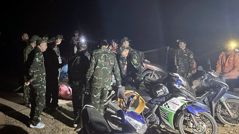 Lực lượng chữa cháy tại chỗ được huy động lên đường làm nhiệm vụ. Lực lượng chữa cháy tại chỗ được huy động lên đường làm nhiệm vụ.