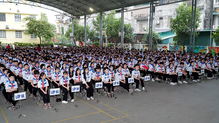 Các em học sinh Trường trung học cơ sở Lê Quý Đôn tham gia hoạt động trải nghiệm.