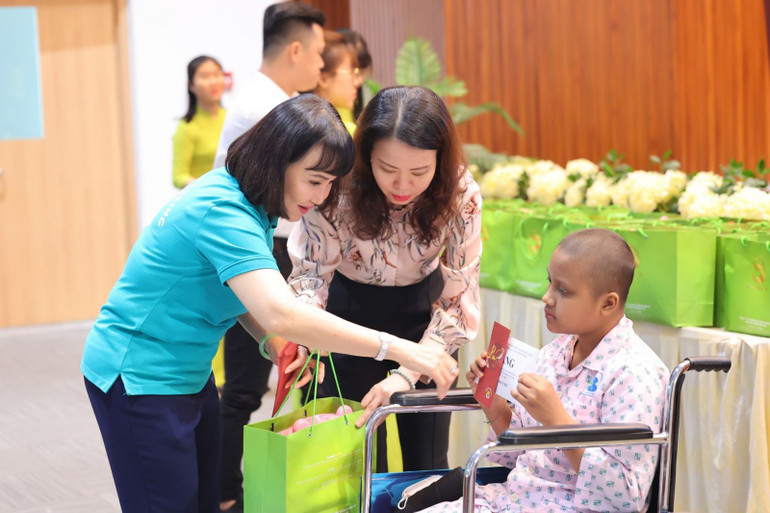 Ước mong của bà Huỳnh Bích Ngọc đó chính là chung tay giúp đỡ các hoàn cảnh khó khăn để họ có thêm ý chí, nghị lực, niềm tin để vượt qua những nghịch cảnh trong cuộc sống.