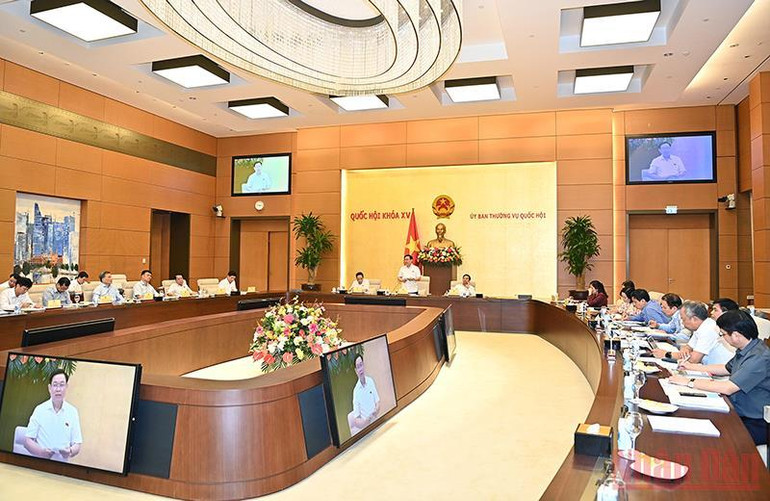 Quang cảnh cuộc họp giao ban giữa lãnh đạo Quốc hội với Thường trực Hội đồng dân tộc và các cơ quan của Quốc hội về đánh giá kết quả công tác 6 tháng đầu năm, nhiệm vụ trọng tâm 6 tháng cuối năm 2022. (Ảnh Duy Linh) Quốc hội kế thừa, phát huy tinh thần nỗ lực đổi mới không ngừng -0