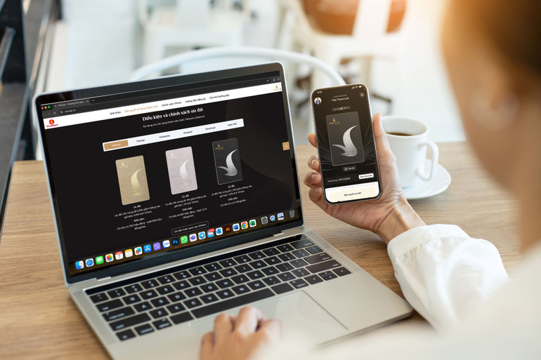 Hiện khách hàng có thể dễ dàng tải app VinClub để tra cứu hạng thẻ thành viên cùng nhiều quyền lợi hấp dẫn Hiện khách hàng có thể dễ dàng tải app VinClub để tra cứu hạng thẻ thành viên cùng nhiều quyền lợi hấp dẫn