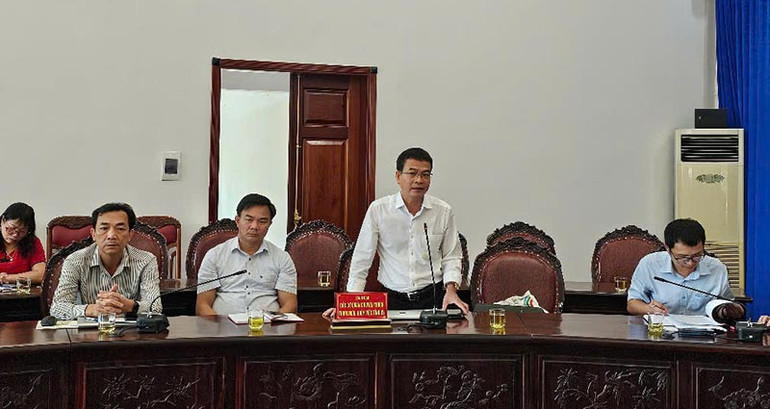 Các đại biểu tham gia thảo luận. Các đại biểu tham gia thảo luận.