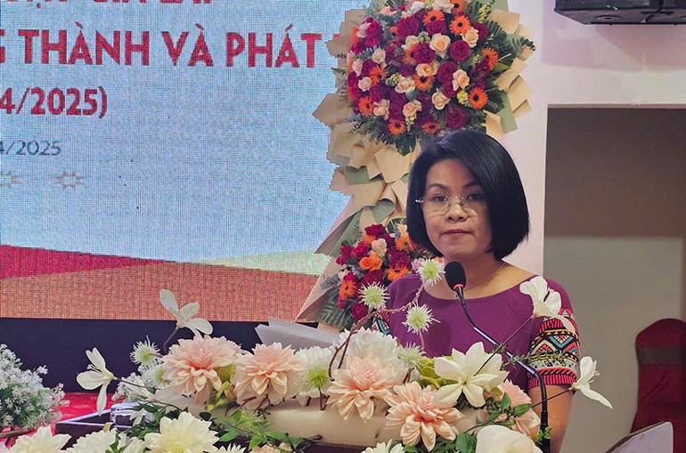 Đại biểu trình bày tham luận tại Tọa đàm.