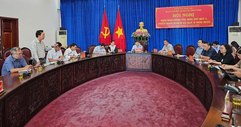 Đại biểu tham gia thảo luận. Đại biểu tham gia thảo luận.