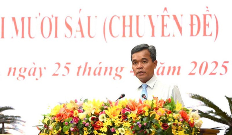 Ủy viên Trung ương Đảng, Bí thư Tỉnh ủy, Chủ tịch Hội đồng nhân dân tỉnh Hồ Văn Niên phát biểu bế mạc Kỳ họp.