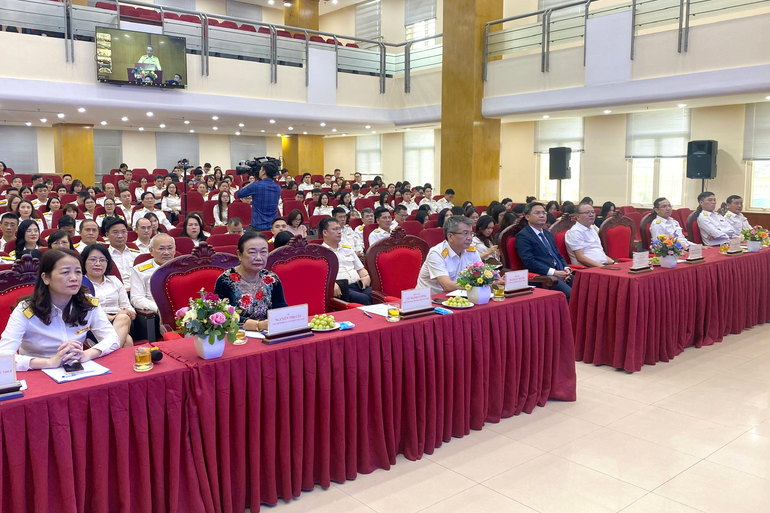 Các đại biểu tham dự Lễ công bố