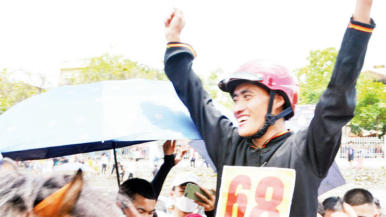 Niềm vui của người về đích.