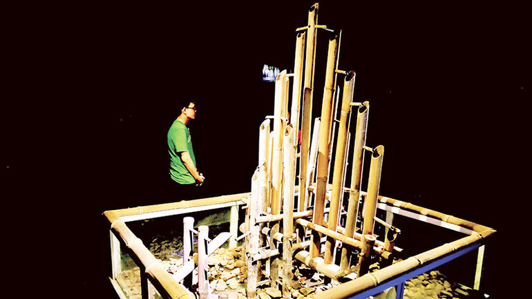 Âm thanh của đá - căn phòng độc đáo nhất của Bảo tàng âm thanh, trưng bày bộ đàn đá Đắk Kar có niên đại 2.500-3.000 năm tuổi.