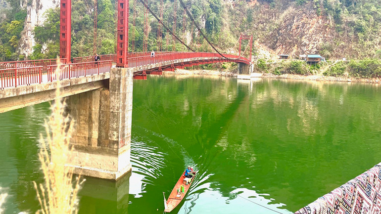 Sông Đà chảy qua địa phận huyện Tủa Chùa (Điện Biên).