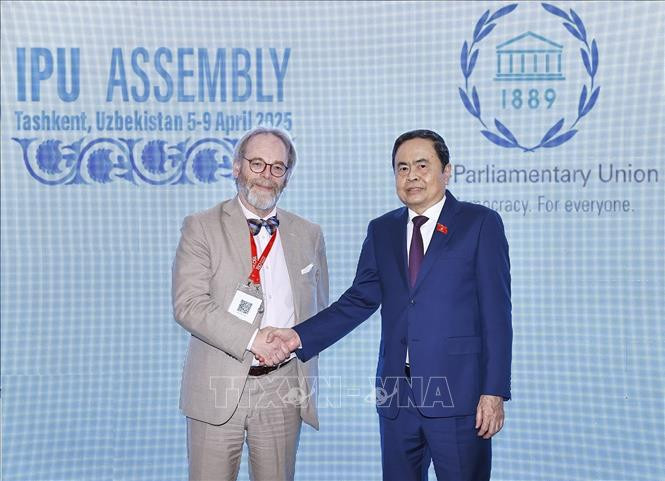 Chủ tịch Quốc hội Trần Thanh Mẫn gặp Chủ tịch Hạ viện Bỉ Peter de Roover (Ảnh: Doãn Tấn/TTXVN)