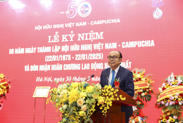 Phó Chủ tịch Hội Hữu nghị Campuchia-Việt Nam Vann Phal phát biểu tại lễ kỷ niệm