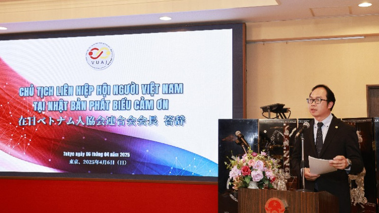Tiến sĩ Nguyễn Hồng Sơn, Chủ tịch Liên hiệp hội nhiệm kỳ 2025-2028 phát biểu tại đại hội. (Nguồn: Liên hiệp Hội người Việt Nam tại Nhật Bản)